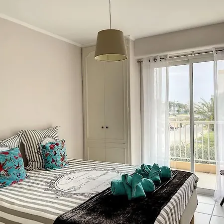 Family Close To The ル・ラヴァンドゥー