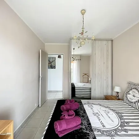 Family Close To The アパート *