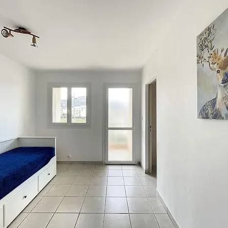 Family Close To The アパート