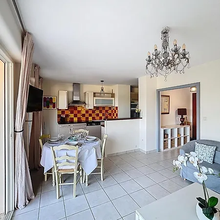 Family Close To The アパート ル・ラヴァンドゥー