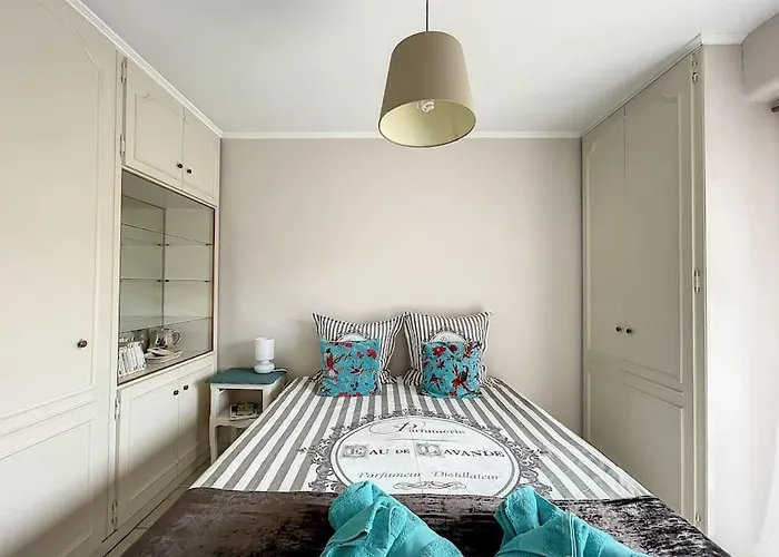 Family Close To The شقة